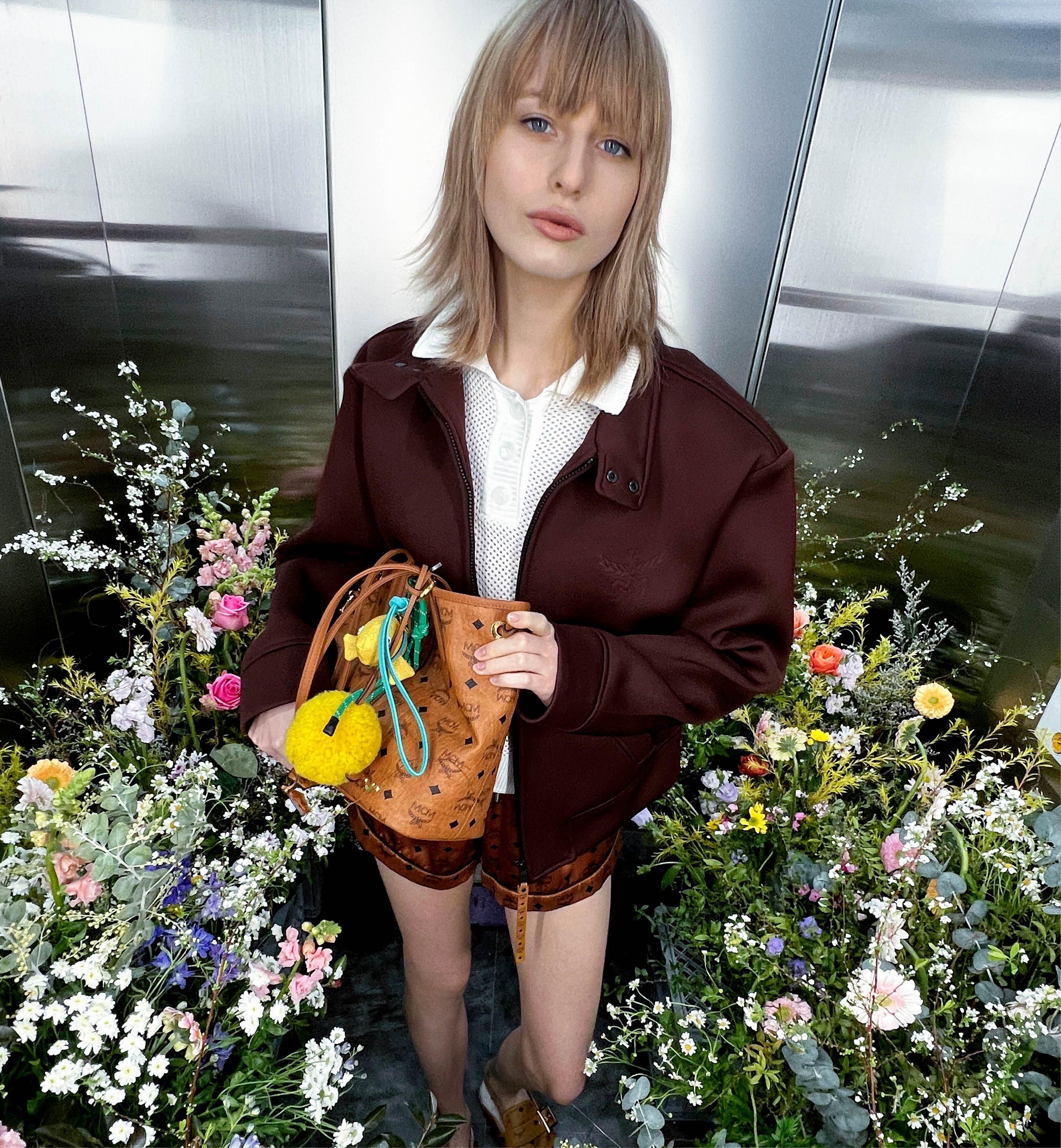 MEDIUM LIZ SHOPPER IN VISETOS 1